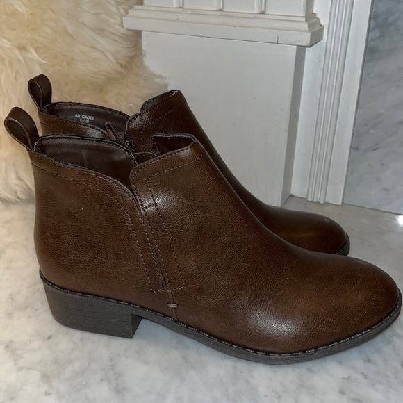 NEW! American Rag Cadee Ankle Booties Brown - Picture 7 of 12